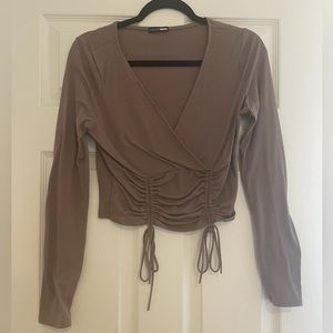 Long sleeve crop with rouch design.